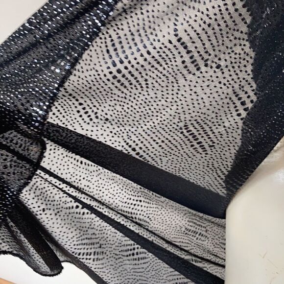 Beach Cover up Black and silver metallic looking textured sarong - Picture 10 of 13